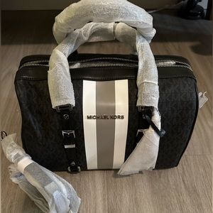 Bedford Signature Travel Duffle Satchel Medium